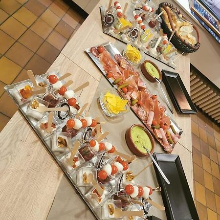 宫殿咖啡馆酒店 托农莱班 外观 照片